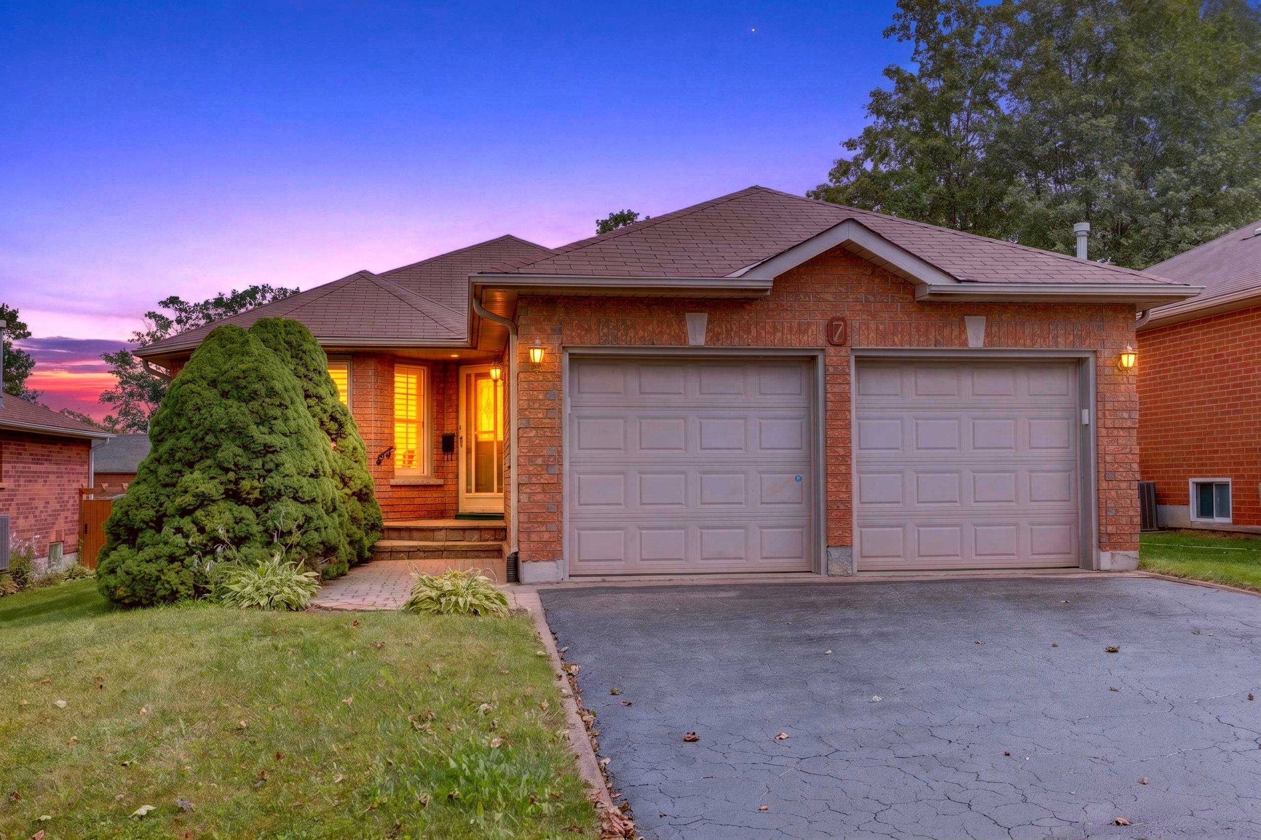 7 Longman DR, Barrie, ON L4N 7E5