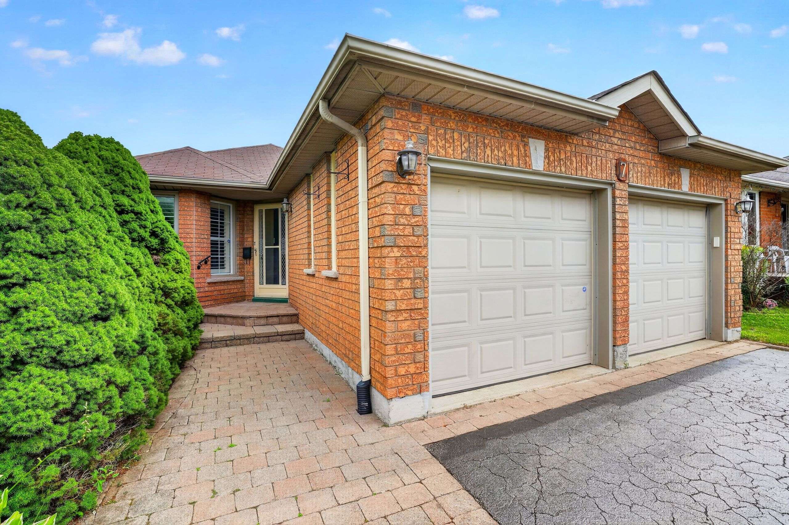 7 Longman DR, Barrie, ON L4N 7E5