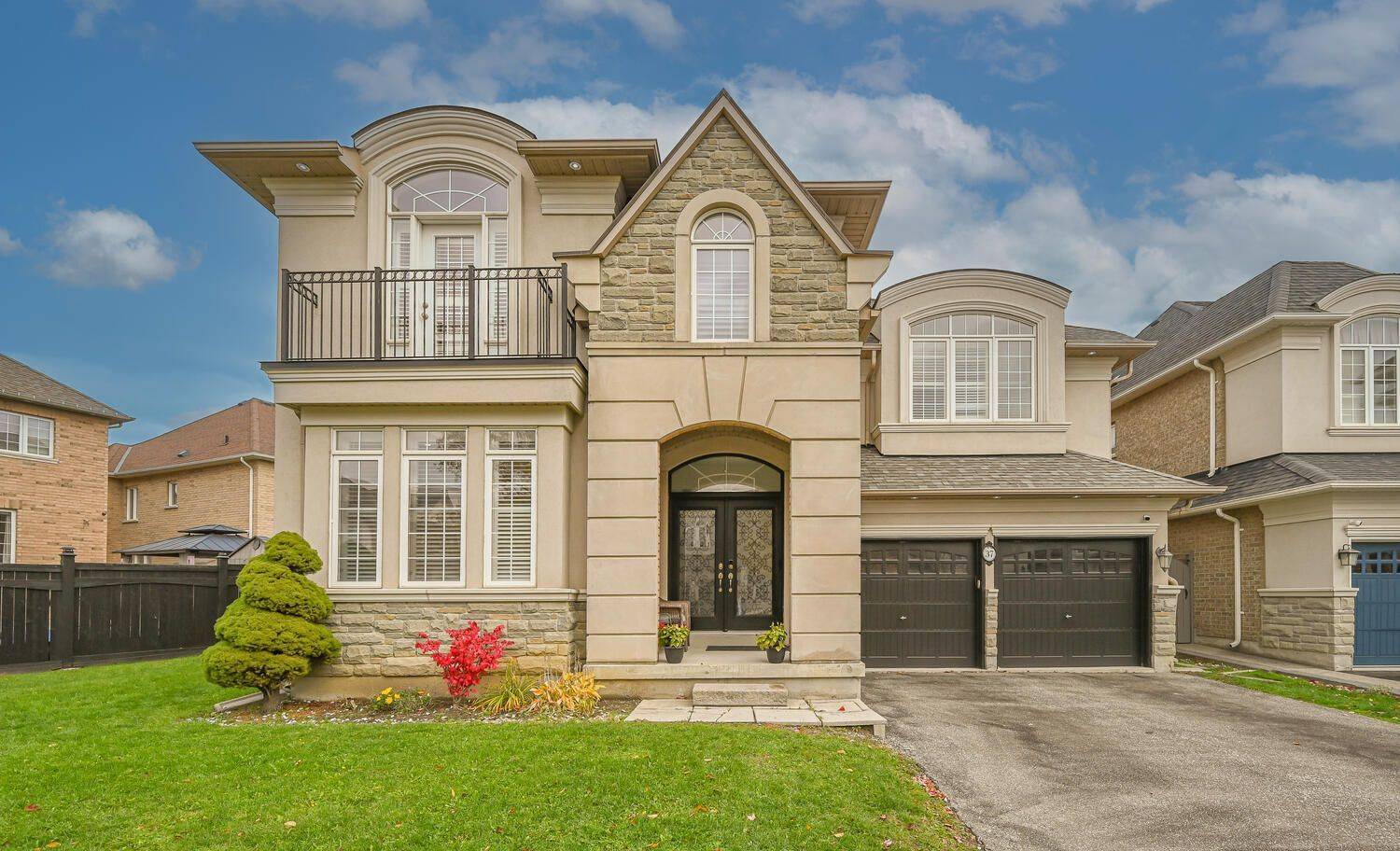 37 Scotchmere CRES, Brampton, ON L6P 3A6