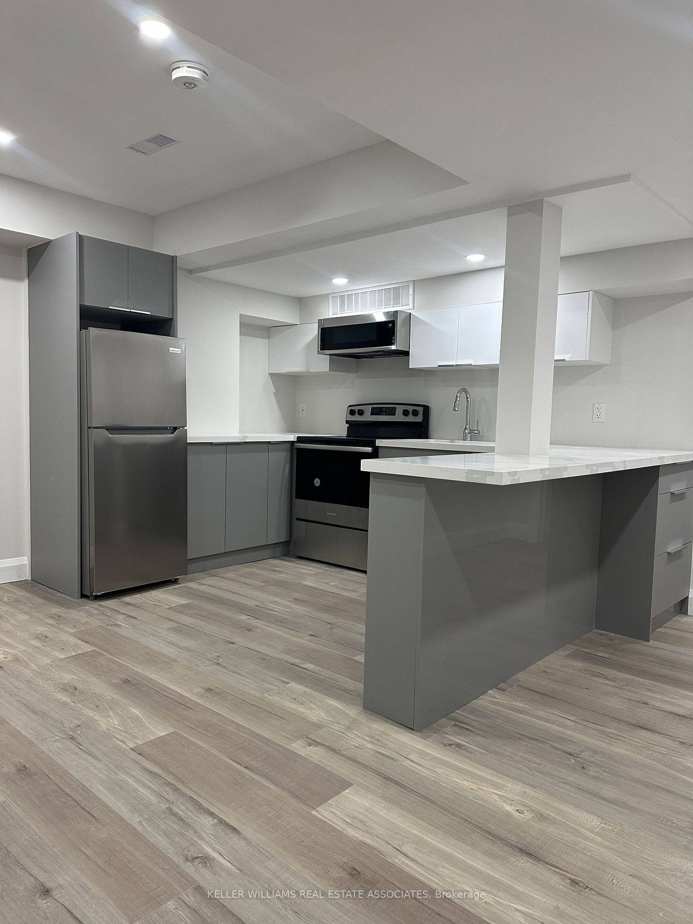 24 Hubbell RD, Brampton, ON L6Y 2A5