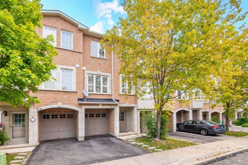 3071 Treadwells DR #13, Mississauga, ON L4X 0A1