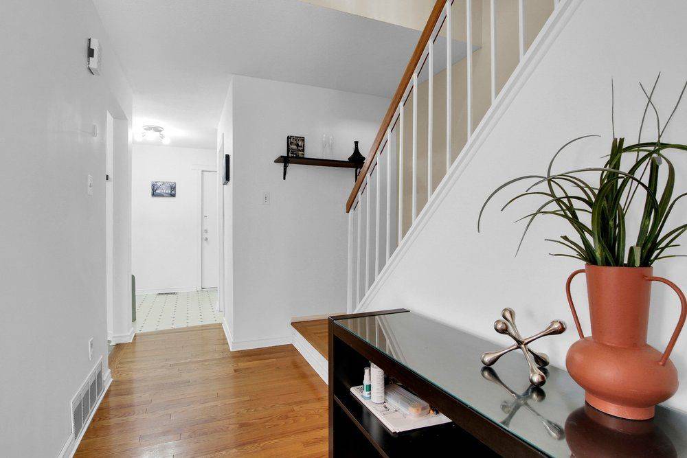 50 Burlington CRES, Hunt Club - South Keys And Area, ON K1T 3K7