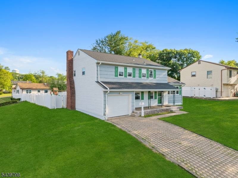 2 Wick Dr, Sayreville Boro, NJ 08872