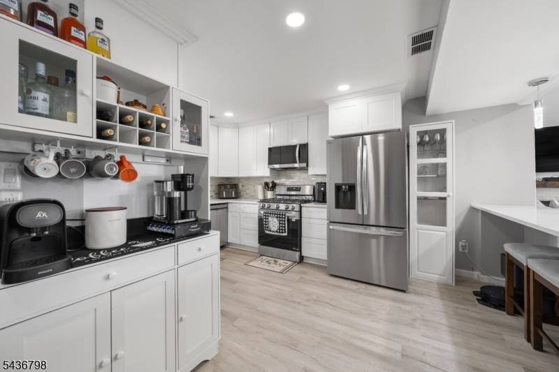 2 Wick Dr, Sayreville Boro, NJ 08872