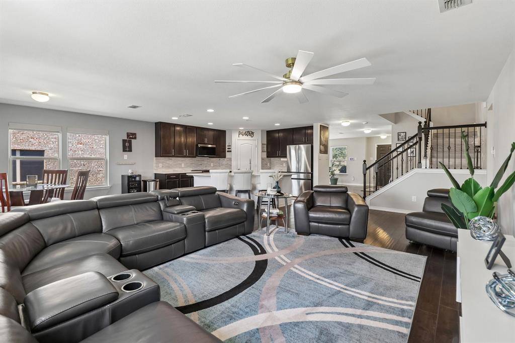 716 Snowy Orchid Lane, Desoto, TX 75115
