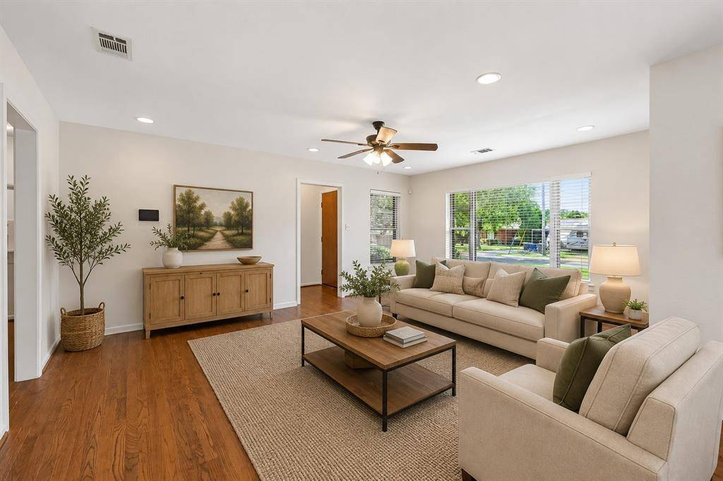 917 De Witt Circle, Dallas, TX 75224