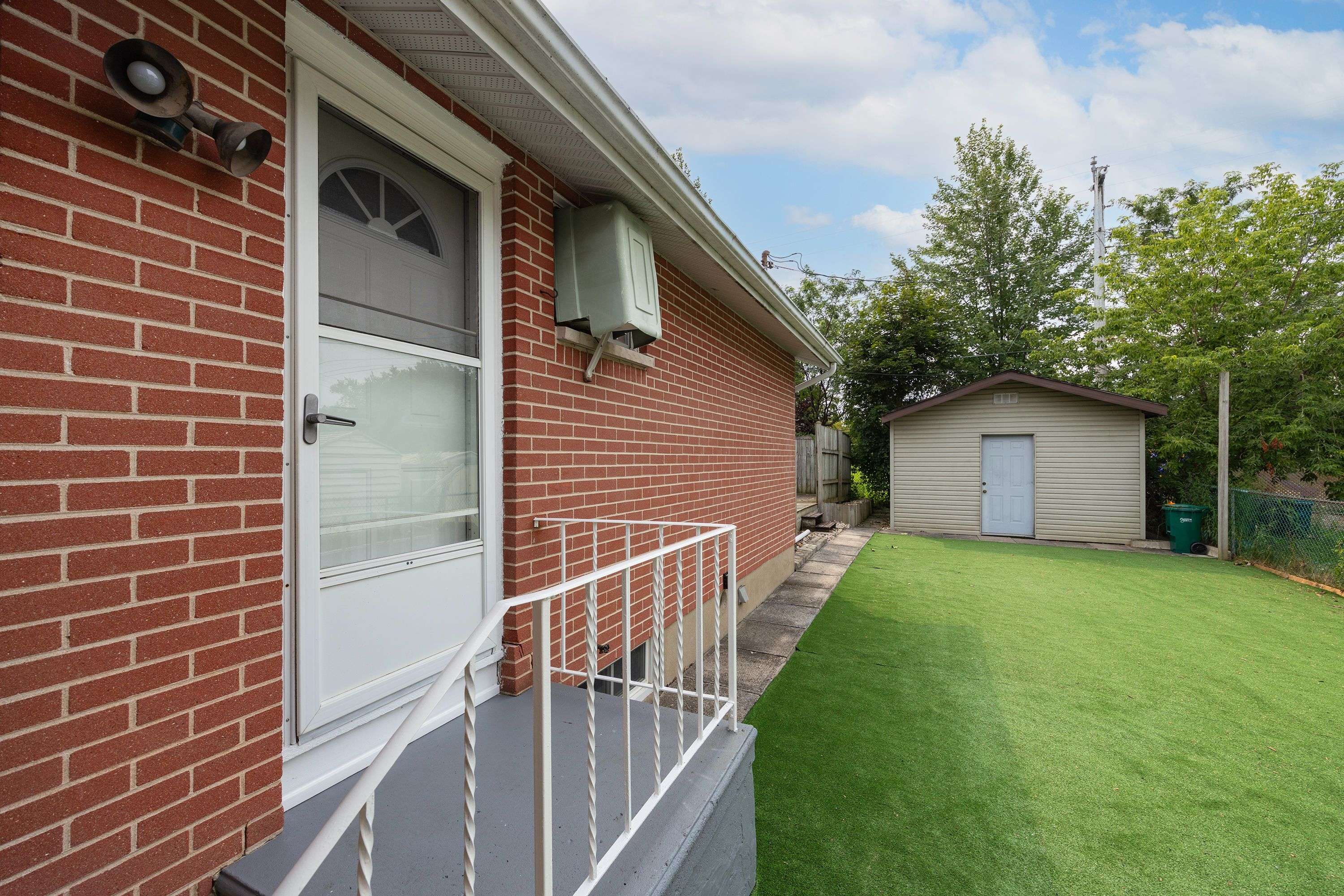 30 Mulcaster ST, Kingston, ON K7M 2V5