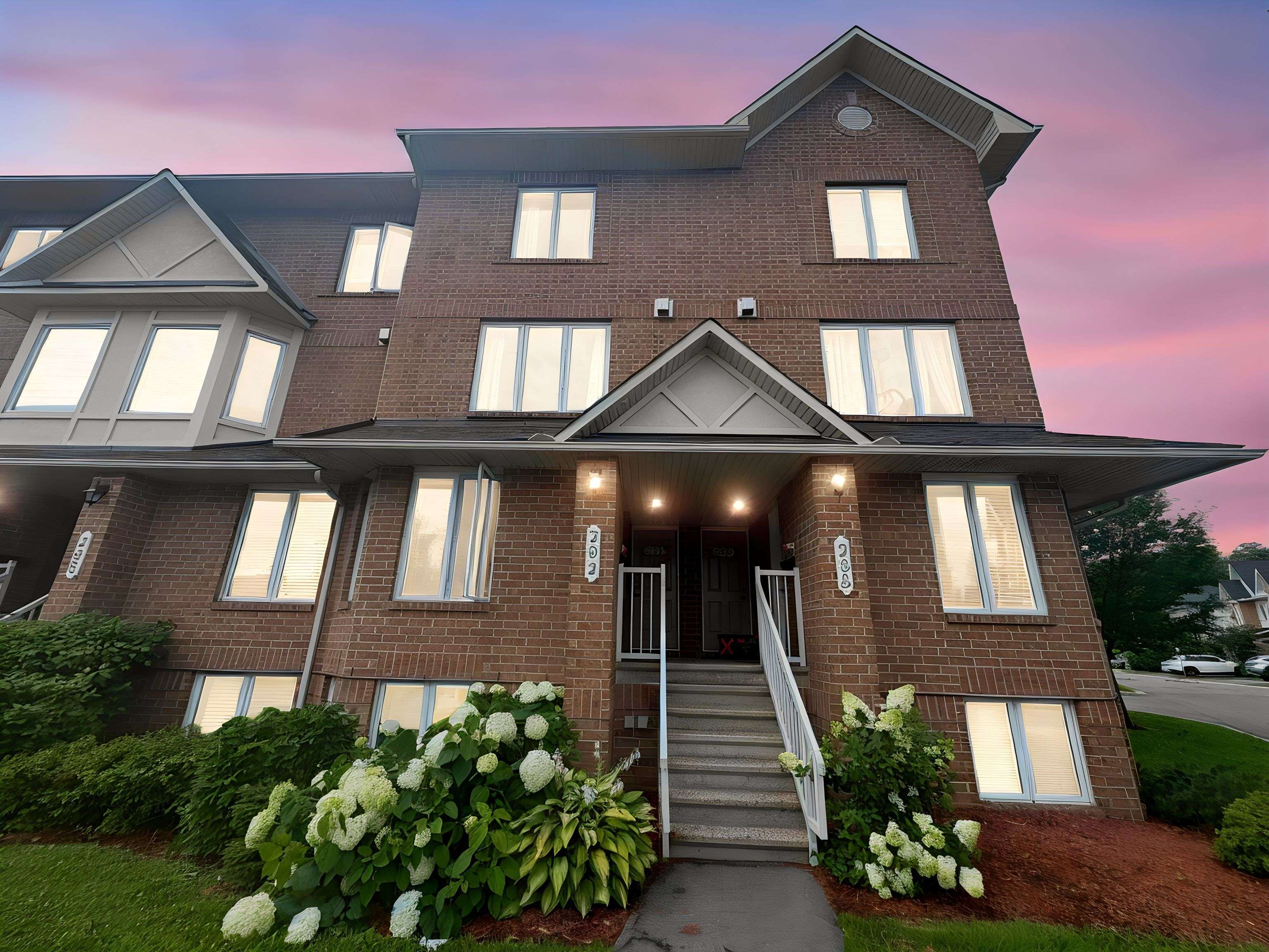 294 Cresthaven DR, Barrhaven, ON K2G 6W4