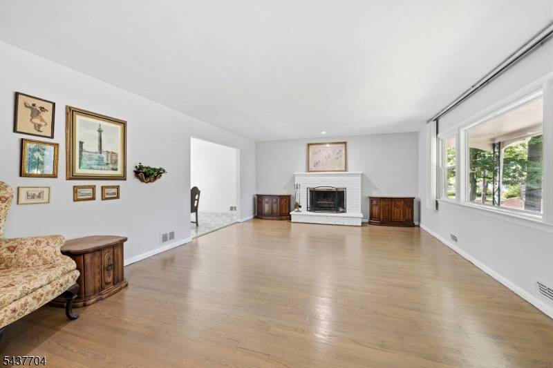 2 Millstone Dr, Livingston Twp., NJ 07039