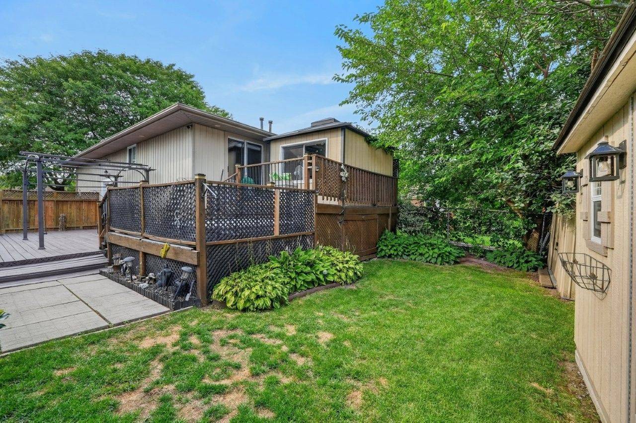 14 Woodeden RD, Grimsby, ON L3M 4N4