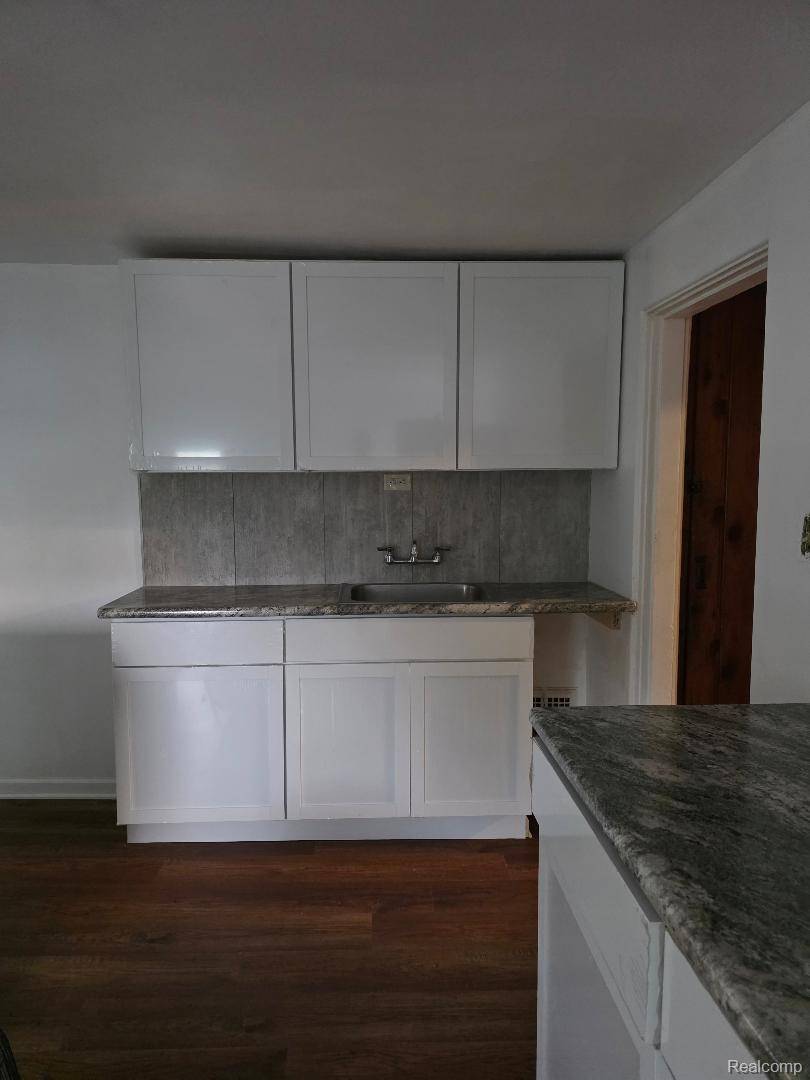 190 W Flint ST, Lake Orion Village, MI 48362