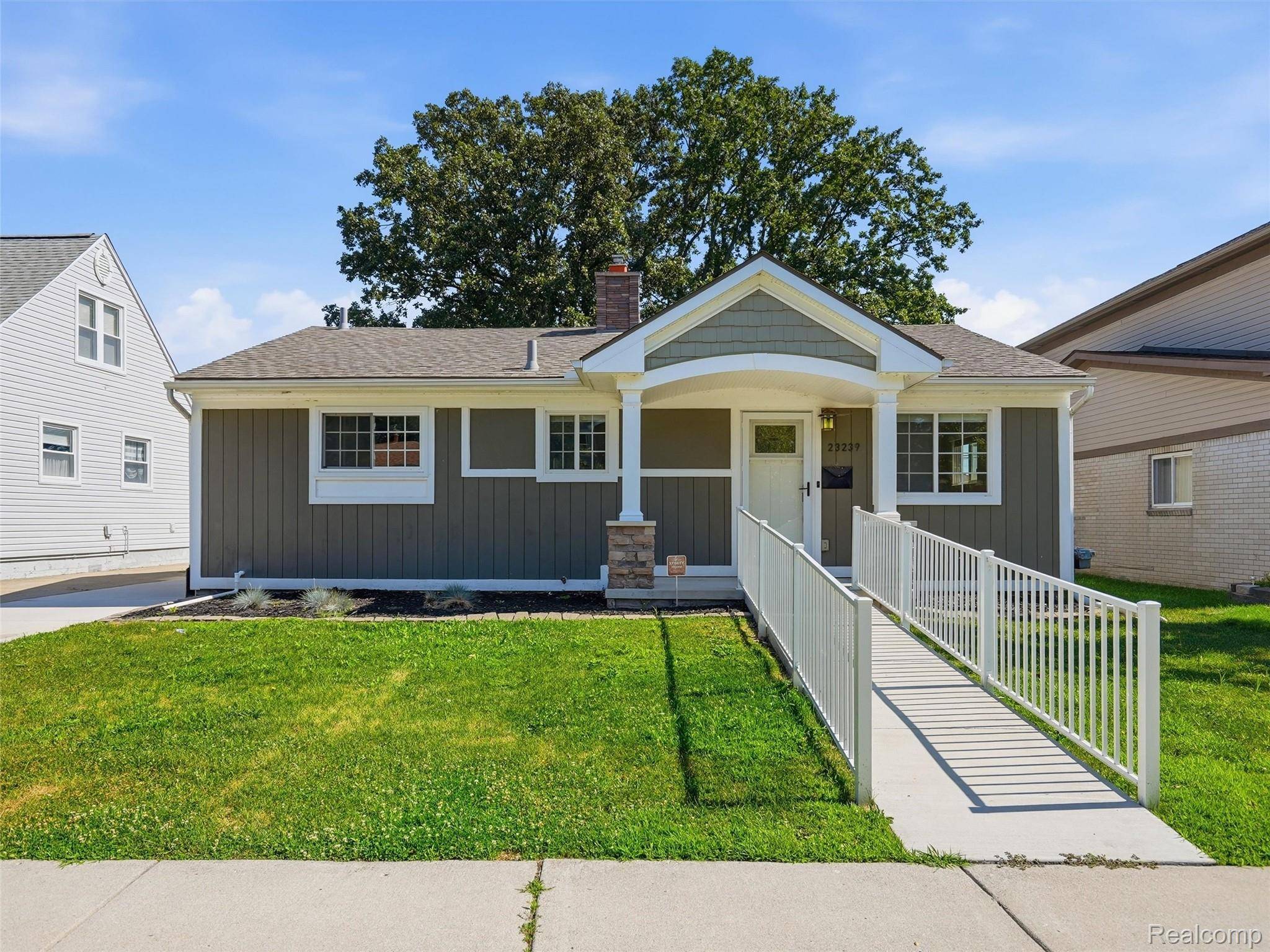 23239 Detour ST, St. Clair Shores, MI 48082
