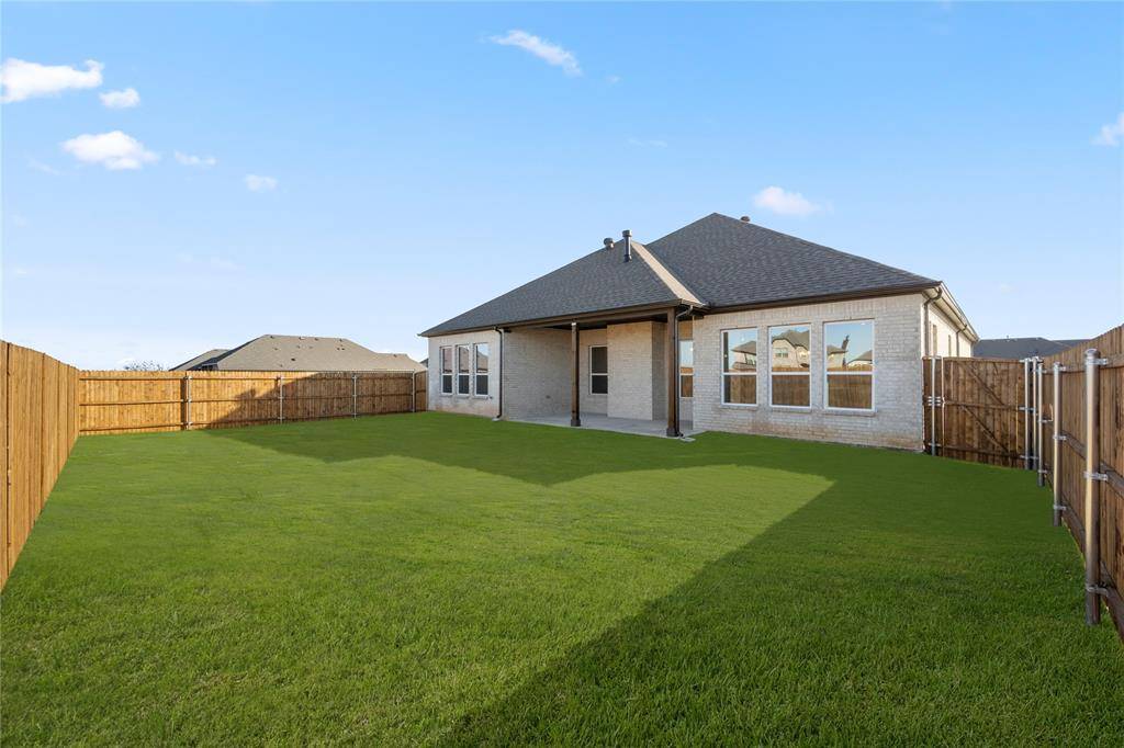 1016 Mill Ridge Drive, Justin, TX 76247