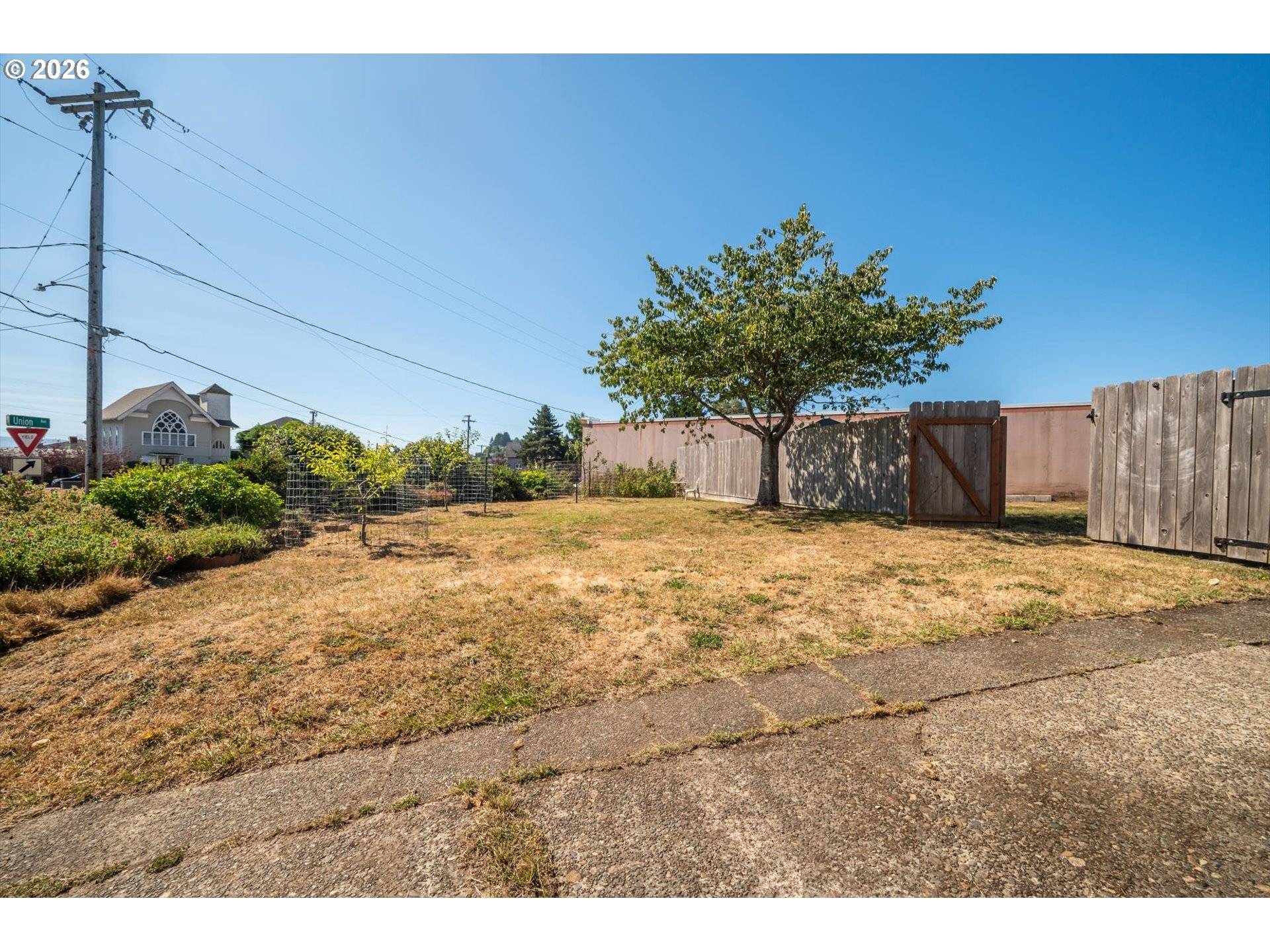 1576 UNION AVE, North Bend, OR 97459
