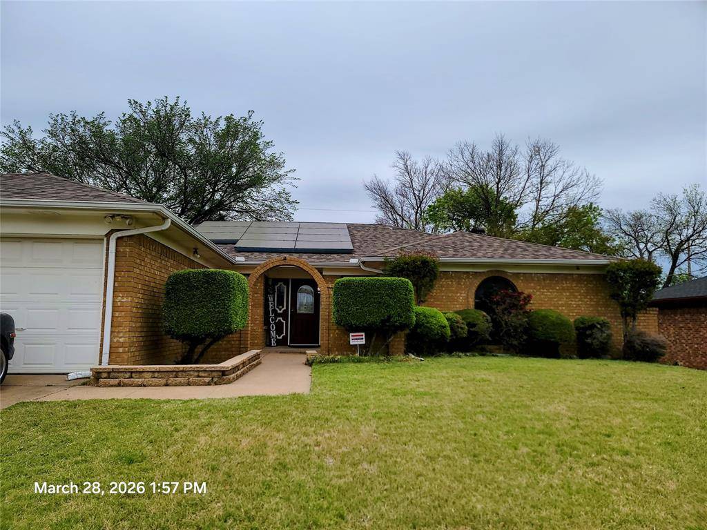 1408 Country Manor Road, Fort Worth, TX 76134