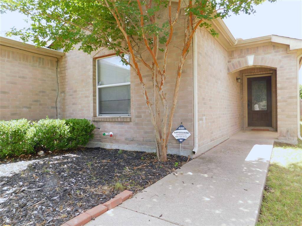 1648 Crown Point Drive, Little Elm, TX 75036