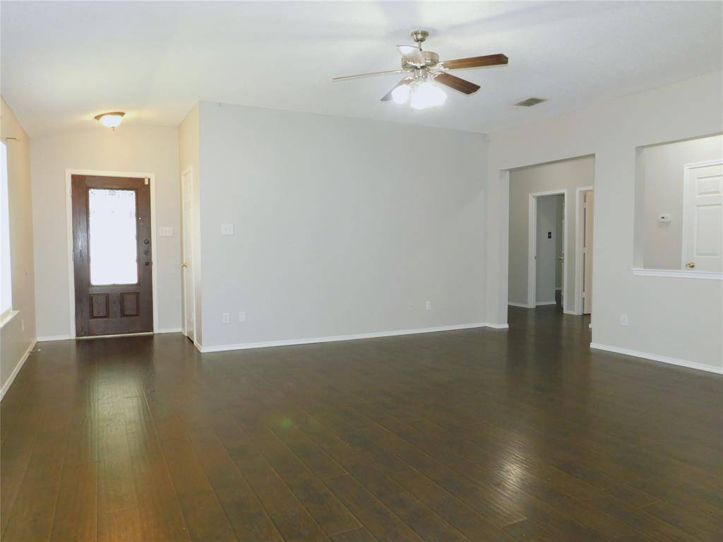 1648 Crown Point Drive, Little Elm, TX 75036