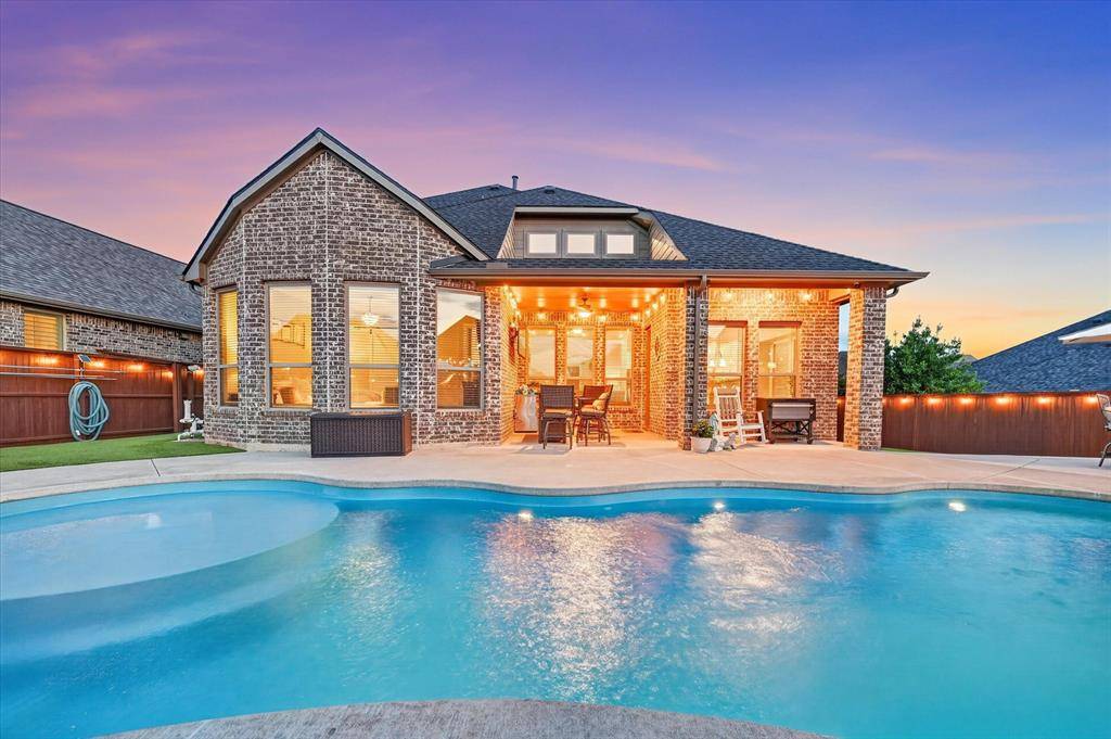 1812 Briscoe Drive, Lantana, TX 76226