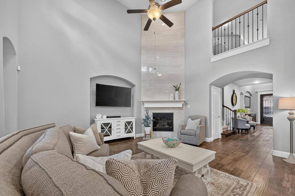 1812 Briscoe Drive, Lantana, TX 76226