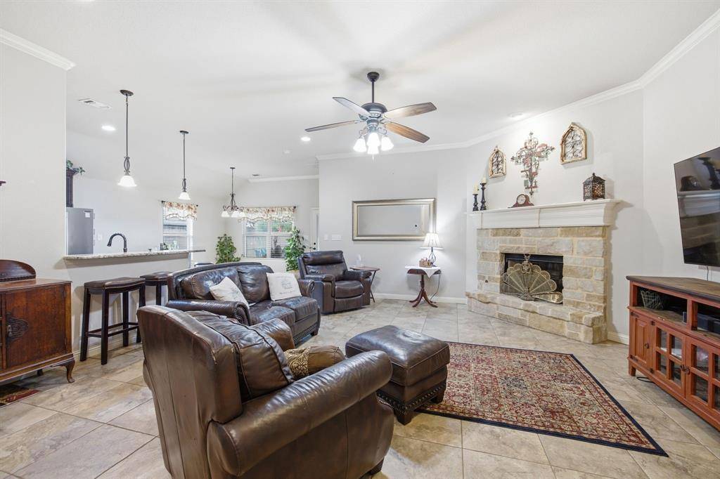 134 Donna Circle, Granbury, TX 76049