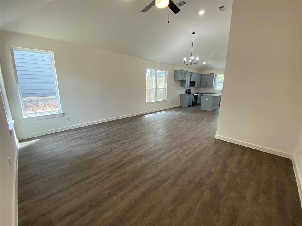 610 E Texas Street, Denison, TX 75021