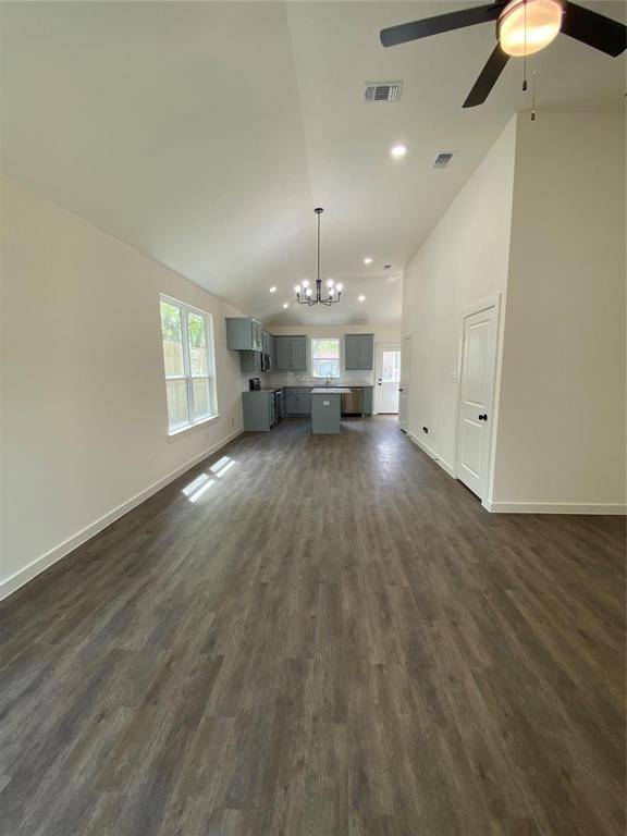 610 E Texas Street, Denison, TX 75021