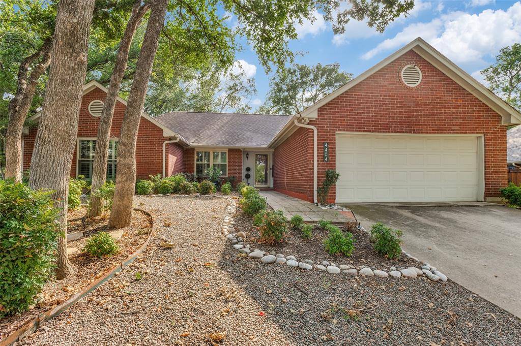 4404 Oak Brook Court, Arlington, TX 76016