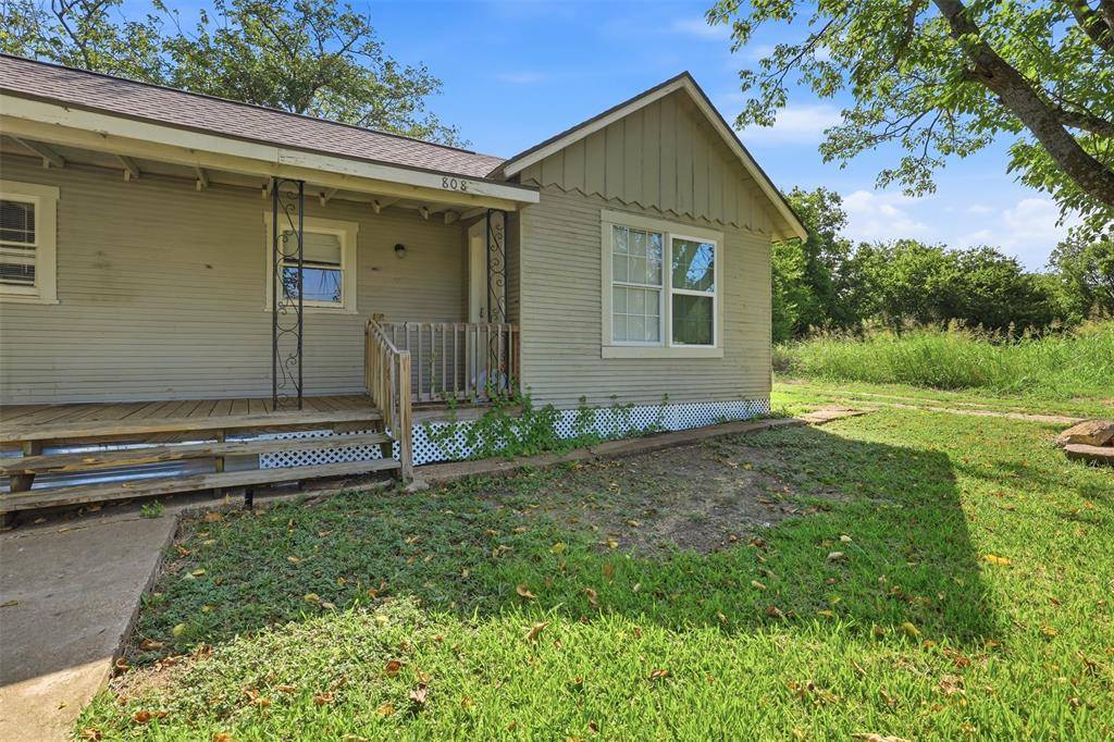 808 Mill Street, Itasca, TX 76055