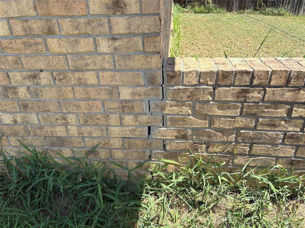 909 Cottonwood Trail, Benbrook, TX 76126