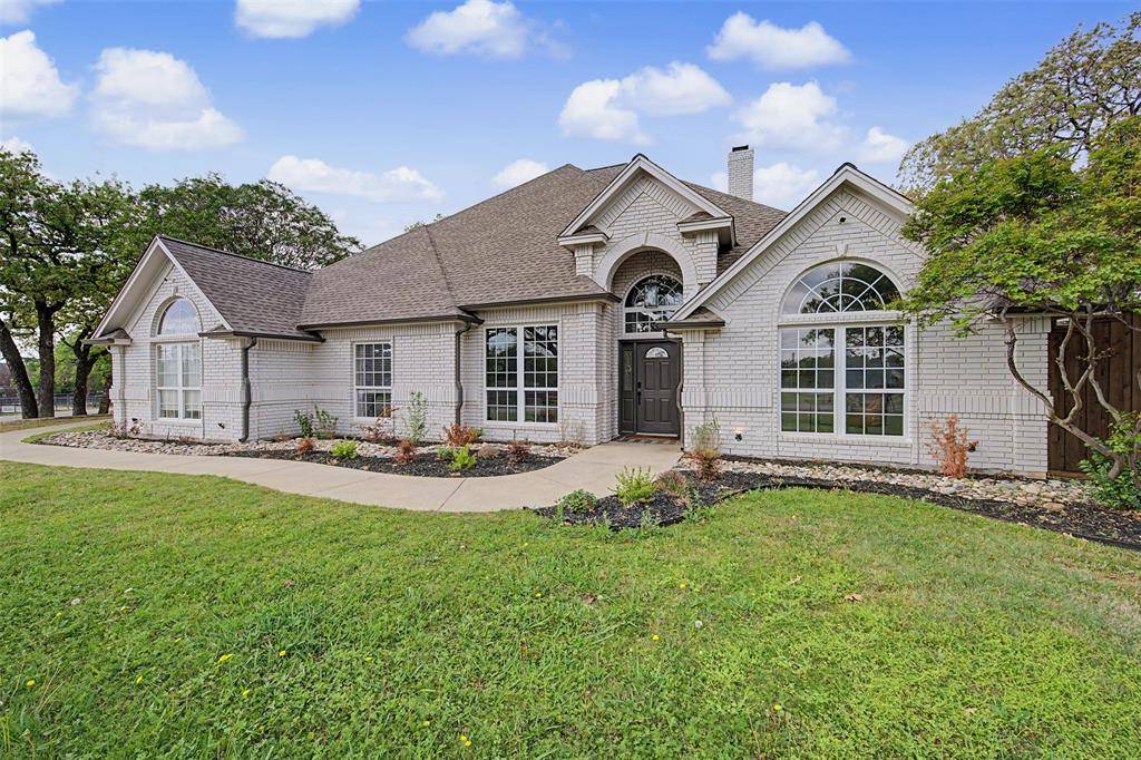 1029 Oakridge Court, Burleson, TX 76028
