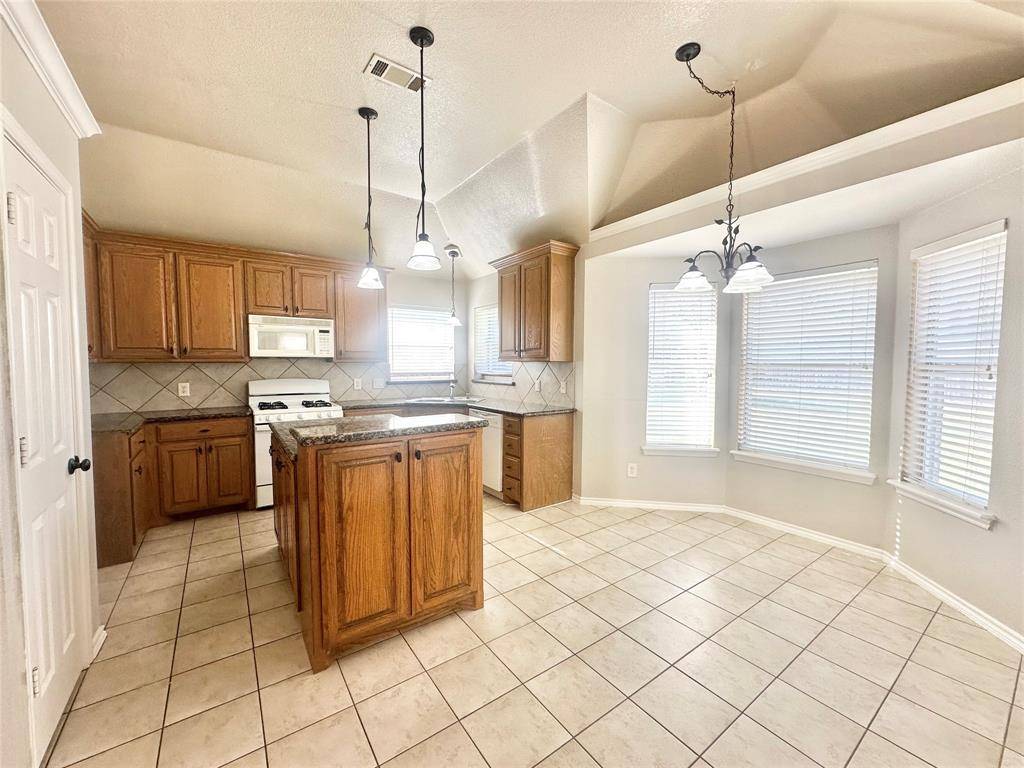 1806 Sand Stone Drive, Sanger, TX 76266