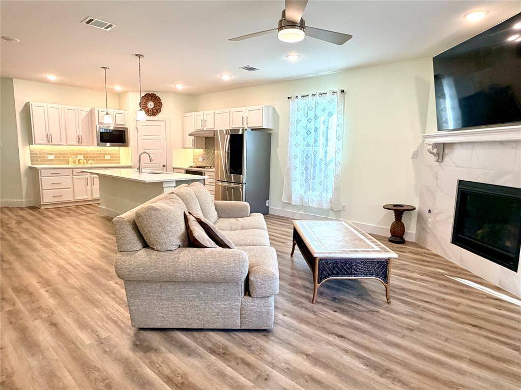 10923 Eva Mae Boulevard, Grand Prairie, TX 76065