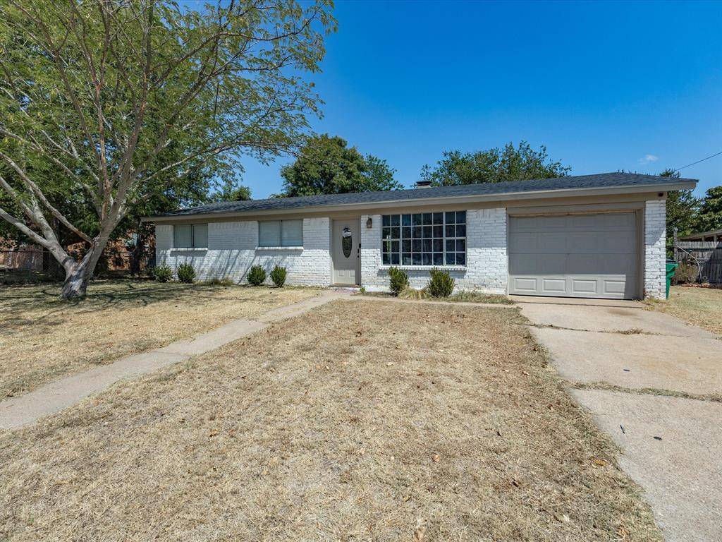 321 E Pine Street, Jacksboro, TX 76458