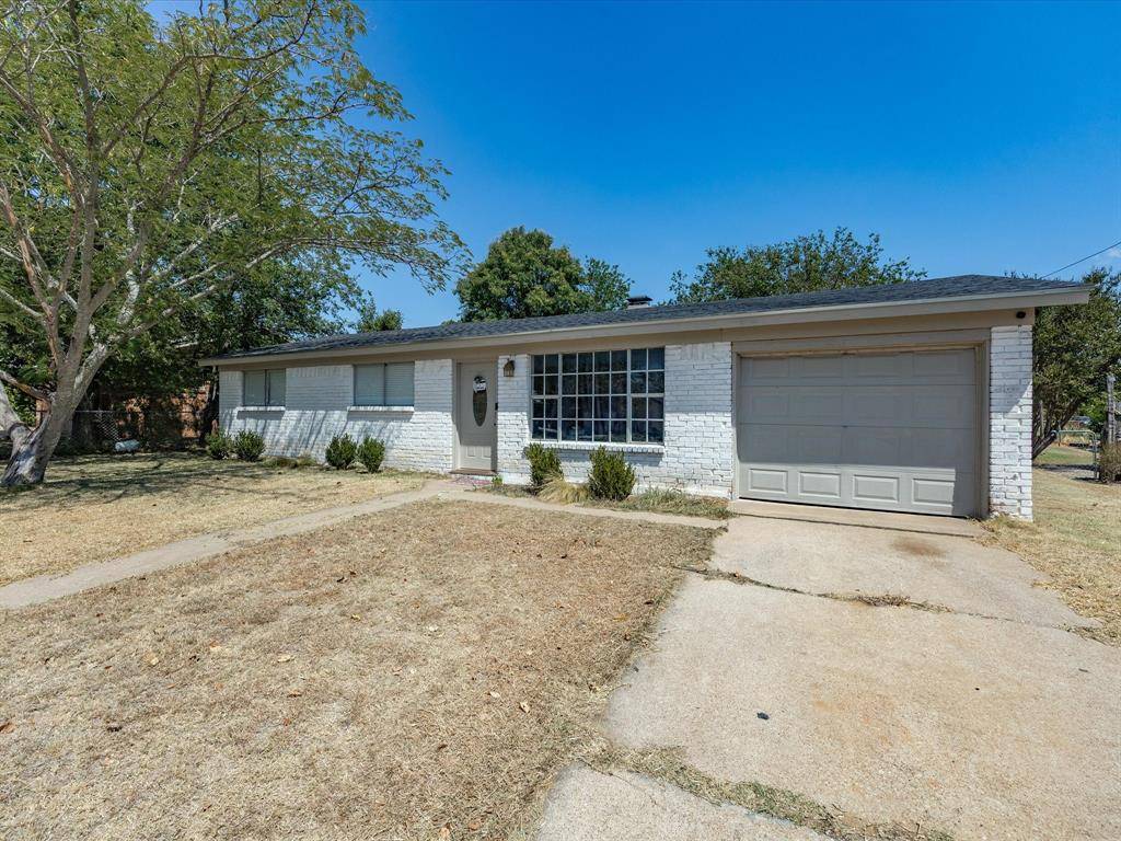 321 E Pine Street, Jacksboro, TX 76458