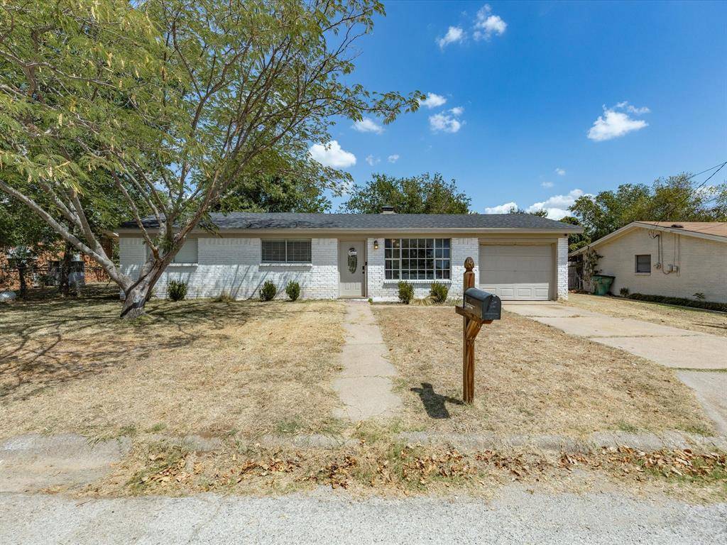 321 E Pine Street, Jacksboro, TX 76458