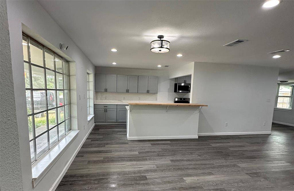 6201 Trail Lake Drive, Fort Worth, TX 76133