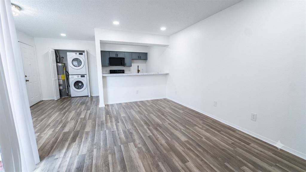 9813 Walnut Street #302, Dallas, TX 75243