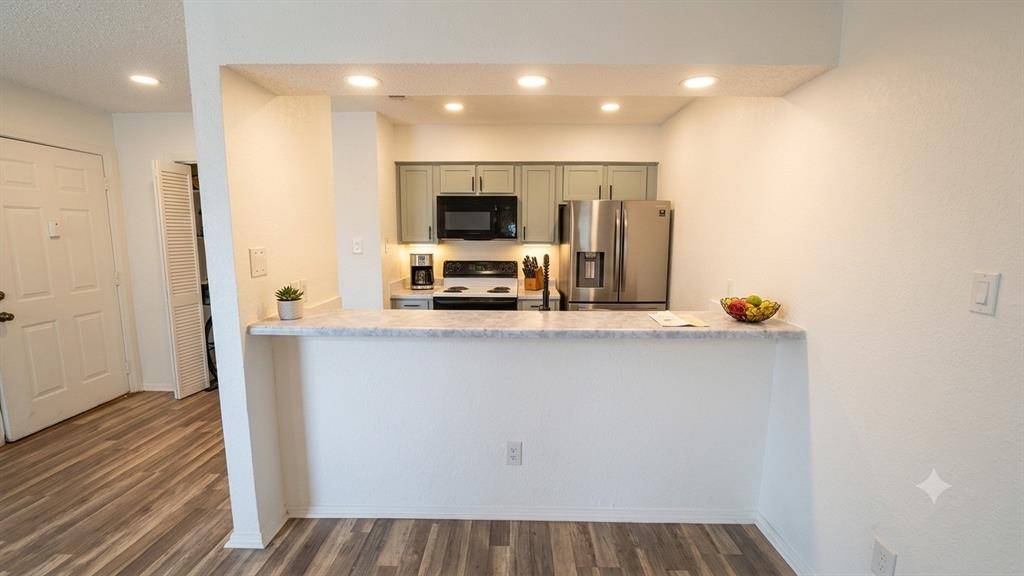 9813 Walnut Street #302, Dallas, TX 75243