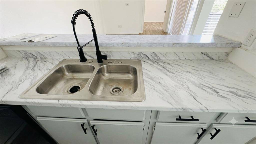9813 Walnut Street #302, Dallas, TX 75243