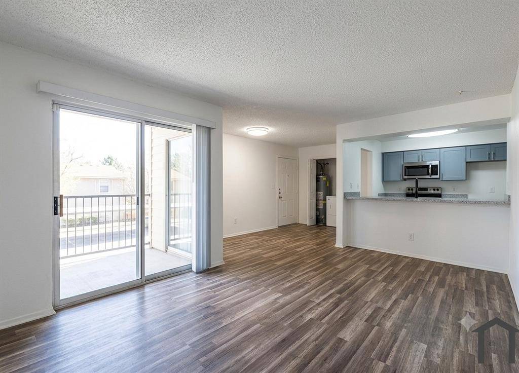 9813 Walnut Street #302, Dallas, TX 75243