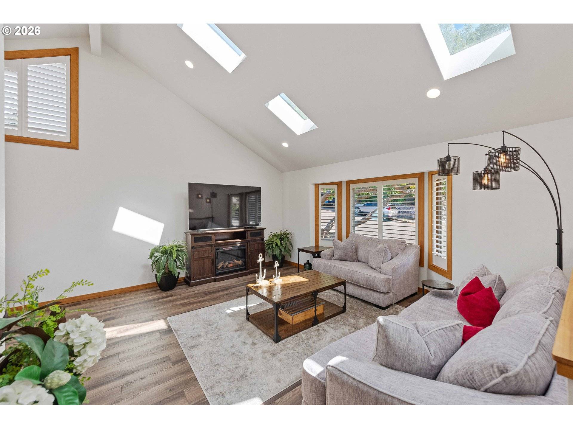2460 STEPHANIE LN, North Bend, OR 97459