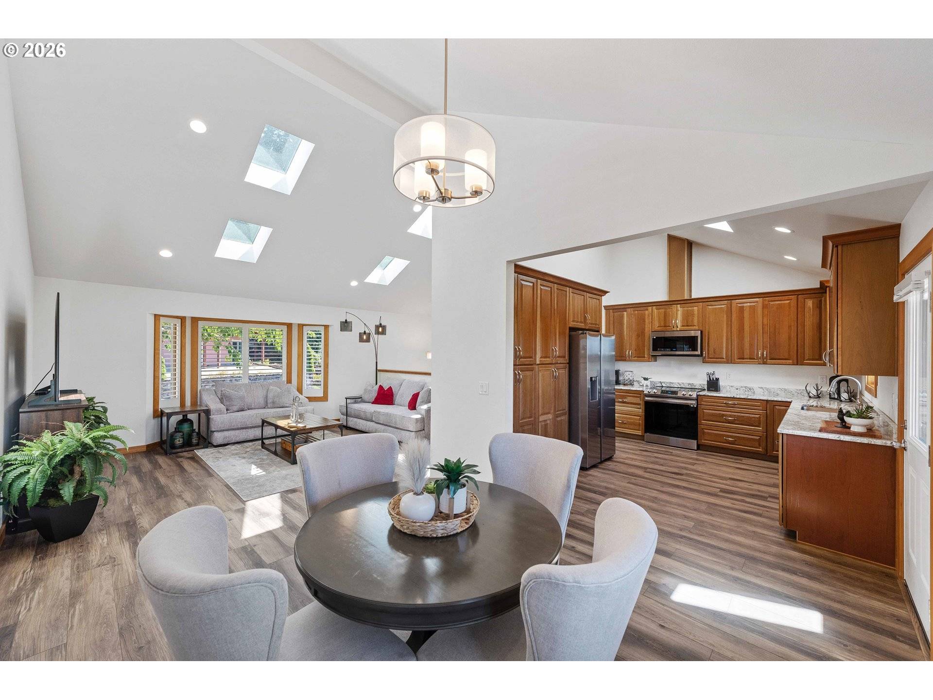 2460 STEPHANIE LN, North Bend, OR 97459