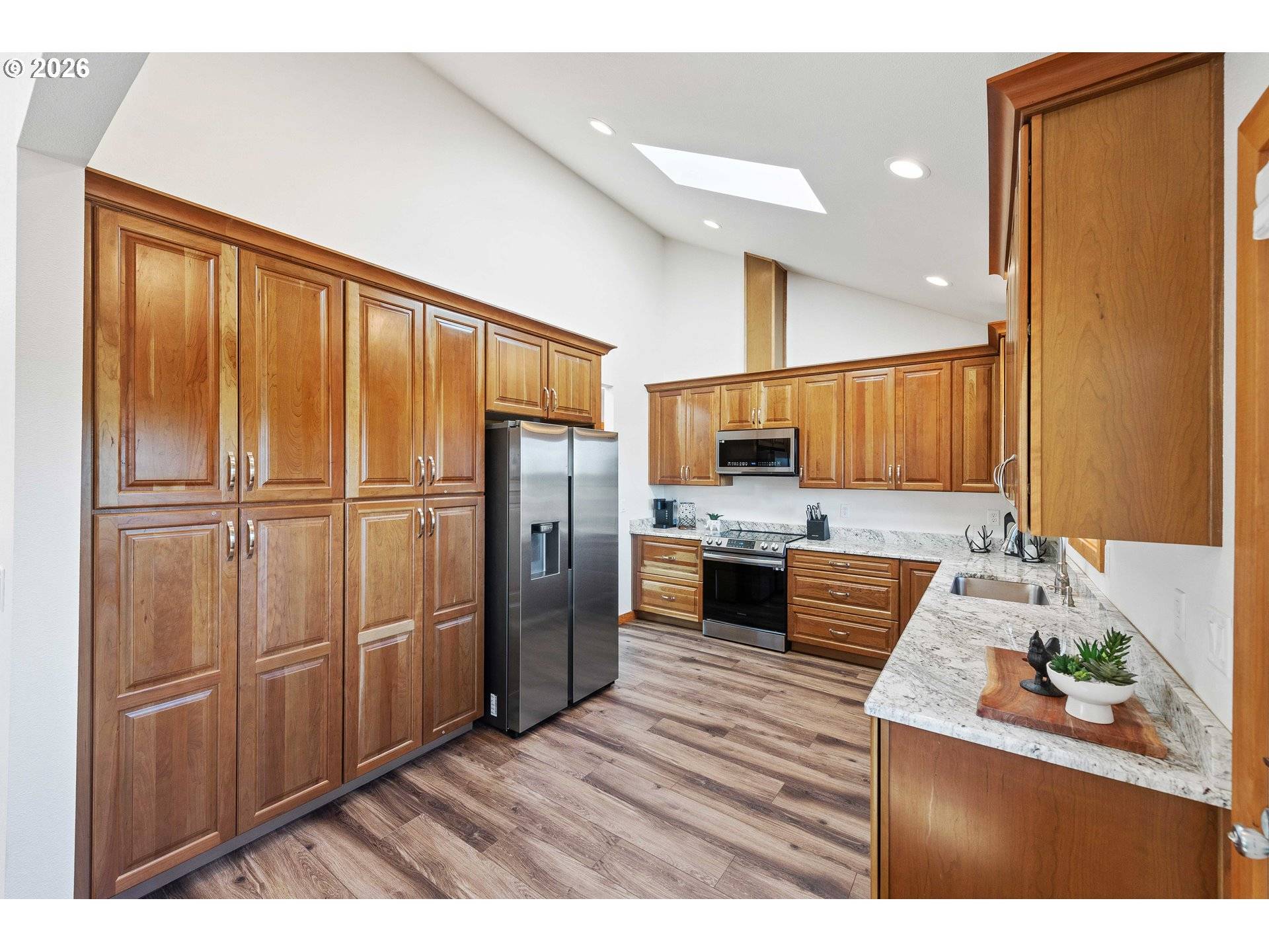 2460 STEPHANIE LN, North Bend, OR 97459