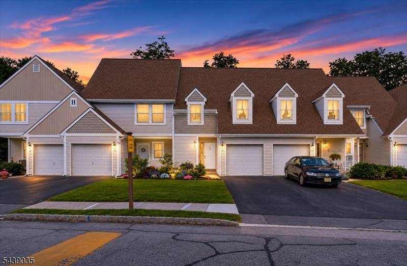 17 Heritage Ln, Hamburg Boro, NJ 07419