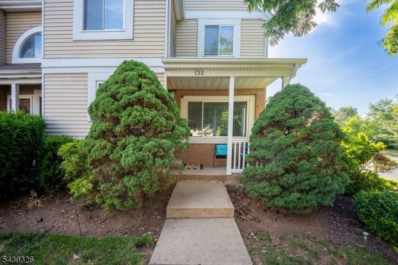 132 Longacre Ct, Hillsborough Twp., NJ 08844