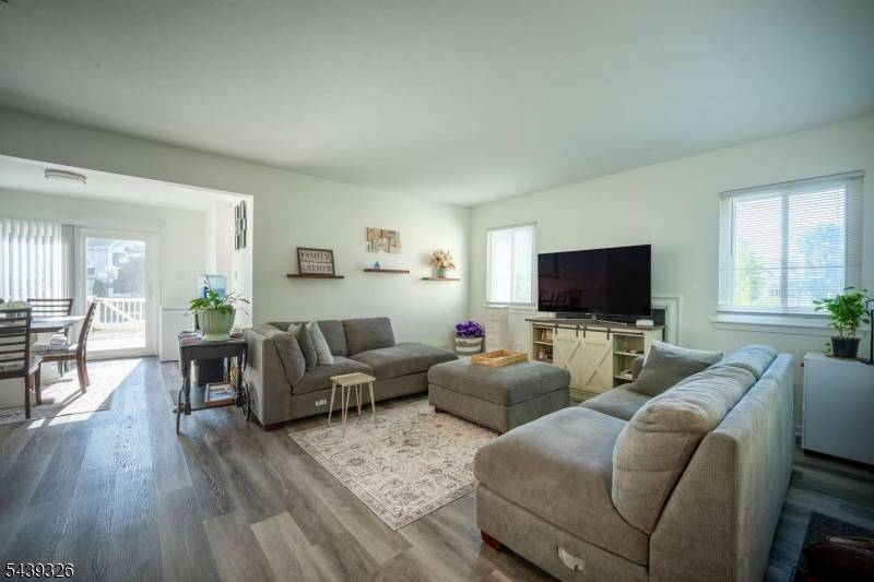 132 Longacre Ct, Hillsborough Twp., NJ 08844