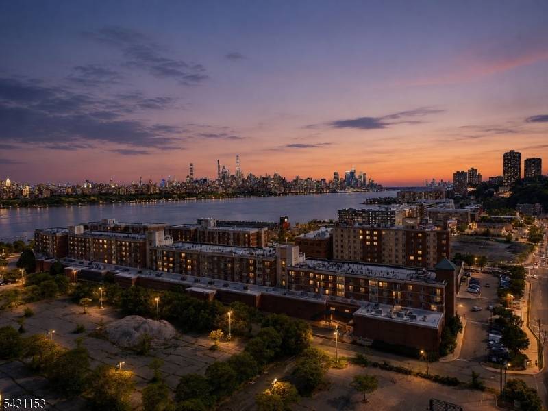 3103 City Pl, Edgewater Boro, NJ 07020
