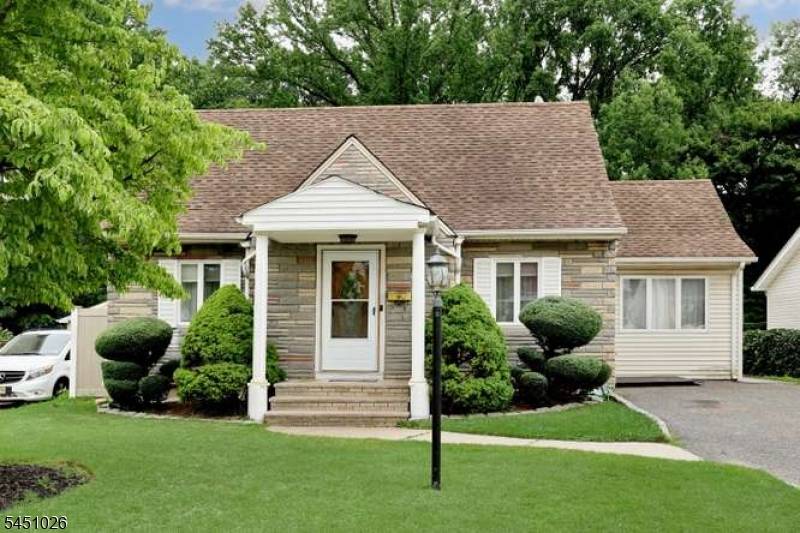 212 Washington Ave, Elmwood Park Boro, NJ 07407