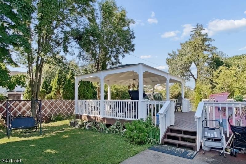112 Elmwood Dr, Elmwood Park Boro, NJ 07407