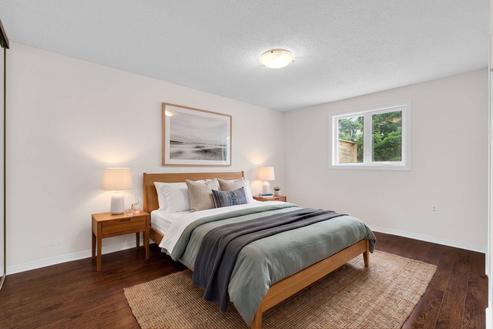 27 Finlay RD, Barrie, ON L4N 7T8